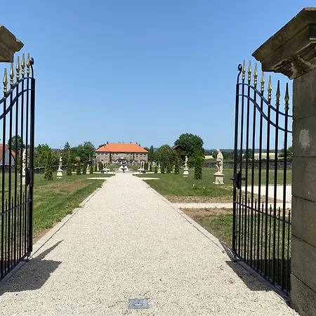 מלון Schloss Colmdorf 4*
