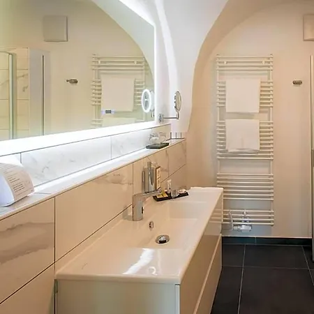 Hotell Schloss Colmdorf 4*